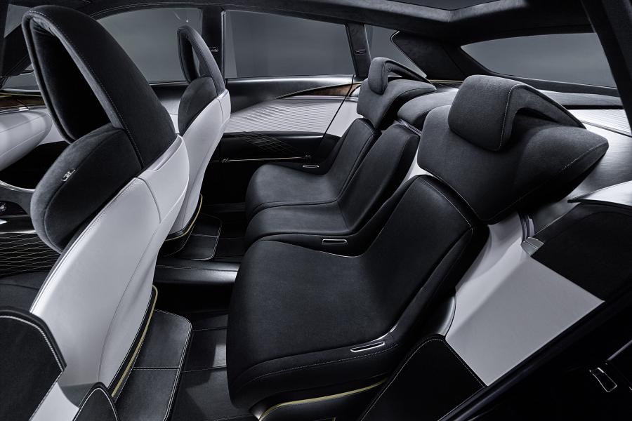 Интерьер Infiniti QX Sport Inspiration 2016 года  (фото 10 из 69)